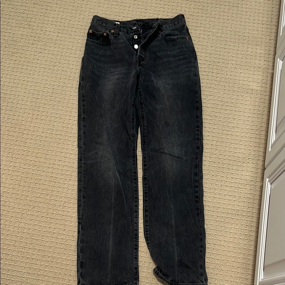 Black Denim Jeans: LEVIS STRAIGHT LEG: 25